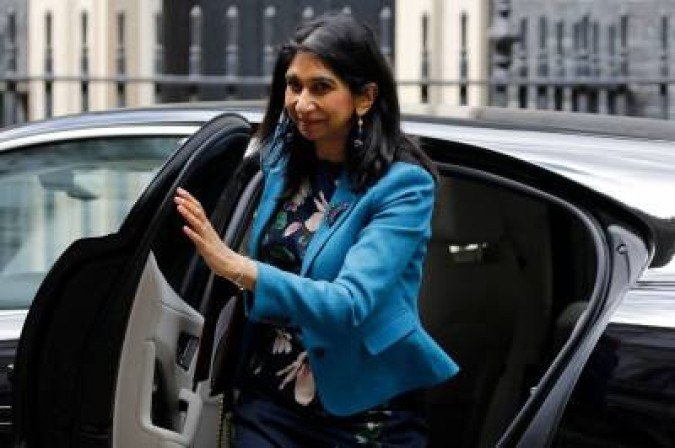 Palavras da ministra do Interior, Suella Braverman, provocaram reações de repúdio no Reino Unido, em um contexto de crise do custo de vida, que obriga um número recorde de britânicos a recorrer à ajuda alimentar. - (crédito: TOLGA AKMEN) Palavras da ministra do Interior, Suella Braverman, provocaram reações de repúdio no Reino Unido, em um contexto de crise do custo de vida, que obriga um número recorde de britânicos a recorrer à ajuda alimentar. - (crédito: TOLGA AKMEN)