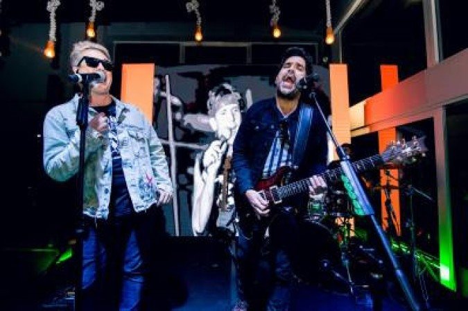  Rogério Flausino e Wilson Sideral homenageiam Cazuza