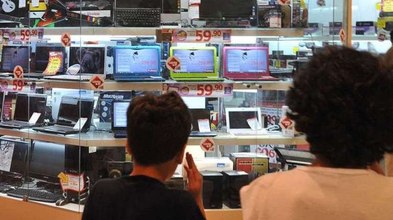 Apesar da queda de 0,1%, venda de produtos de informática cresceram 3% em novembro de 2020 ante mês anterior - (crédito: MARCELLO CASAL JR) Apesar da queda de 0,1%, venda de produtos de informática cresceram 3% em novembro de 2020 ante mês anterior - (crédito: MARCELLO CASAL JR)