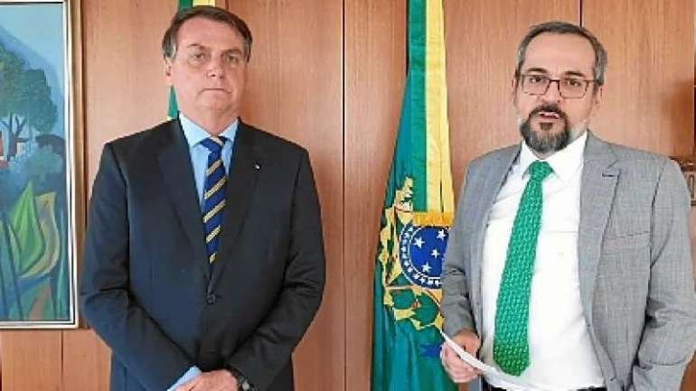 No discurso de saída, Weintraub disse que estava se sentindo inseguro e que a mudança de ares será benéfica até para o animal de estimação da família