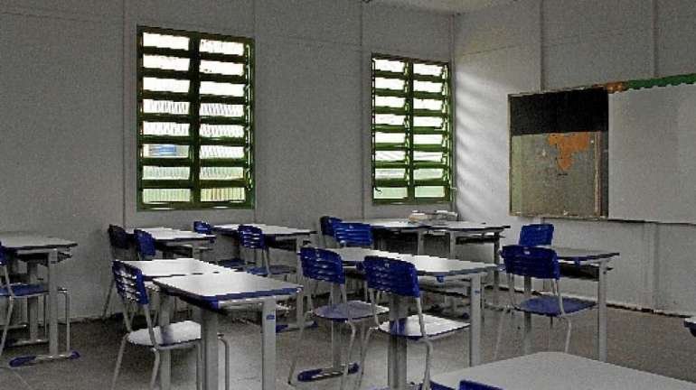 A reabertura da escola no contexto da pandemia depende da capacidade de manter uma distância segura de 1 a 2 metros entre alunos e funcionários - (foto: Ana Rayssa/Esp. CB) A reabertura da escola no contexto da pandemia depende da capacidade de manter uma distância segura de 1 a 2 metros entre alunos e funcionários - (foto: Ana Rayssa/Esp. CB)