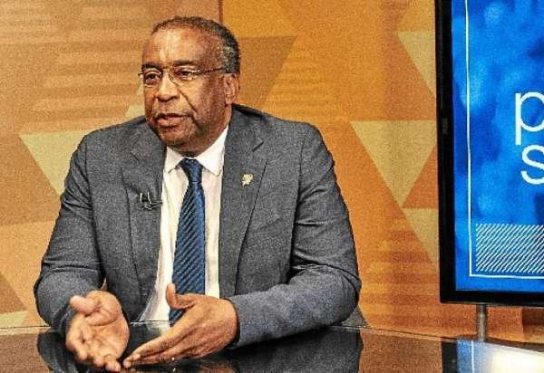 Decotelli tirou do currículo a informação de que obteve doutorado 