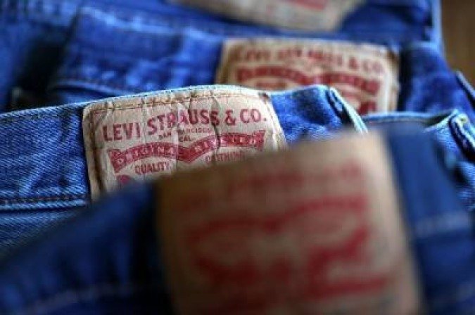 SAN FRANCISCO, CALIFORNIA - JULY 07: The Levi's logo is displayed on Levi's jeans on July 07, 2020 in San Francisco, California. Levi Strauss announced plans to eliminate 700 office jobs as the company deals with plummeting sales due to the coronavirus COVID-19 pandemic.   Justin Sullivan/Getty Images/AFP== FOR NEWSPAPERS, INTERNET, TELCOS & TELEVISION USE ONLY ==