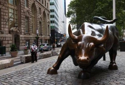 Investidores de Wall Street, que tem como símbolo um touro sempre disposto a atacar, avaliam que o tarifaço foi um tiro no pé dos EUA -  (crédito: Michael M. Santiago) -Investidores de Wall Street, que tem como símbolo um touro sempre disposto a atacar, avaliam que o tarifaço foi um tiro no pé dos EUA -  (crédito: Michael M. Santiago)