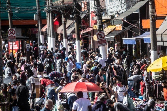 Pandemia deixou o consumidor reticente e índices desabaram. Preocupação continua sendo com a perda do emprego - (crédito: Werther Santana/Estadão Conteúdo) Pandemia deixou o consumidor reticente e índices desabaram. Preocupação continua sendo com a perda do emprego - (crédito: Werther Santana/Estadão Conteúdo)