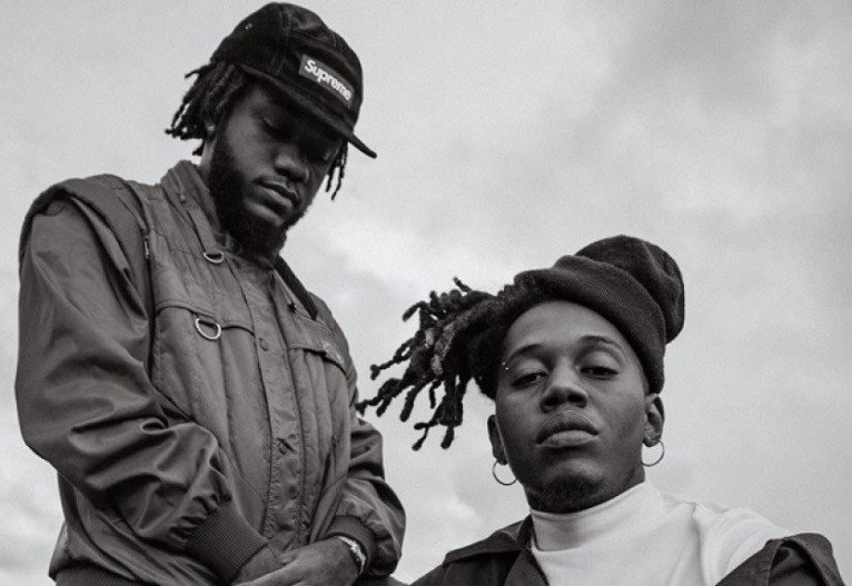 Formado por Alisson Jazz e GP, o duo Yo&ugrave;n se aventurou nos vag&otilde;es de trem e metr&ocirc; antes de crescer nas plataformas digitais