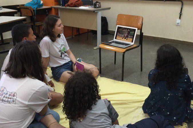 As aulas de inglês, neste semestre, serão ministradas de maneira remota - (foto: Inglês na Estrutural/Divulgação) As aulas de inglês, neste semestre, serão ministradas de maneira remota - (foto: Inglês na Estrutural/Divulgação)
