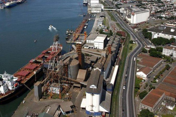 Transporte de cargas, que acumula alta de 19,7% desde outubro, avançou 1,2% em julho - (crédito: Agência Brasil/Divulgação) Transporte de cargas, que acumula alta de 19,7% desde outubro, avançou 1,2% em julho - (crédito: Agência Brasil/Divulgação)