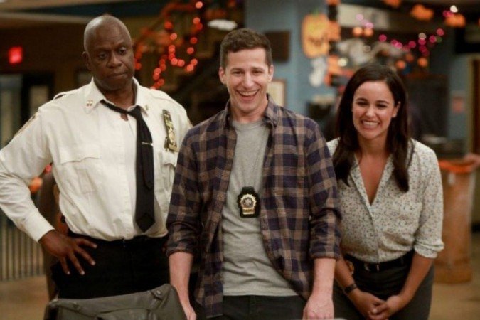 Cena da série 'Brooklin nine-nine' - (foto: TNT Séries/Divulgação) Cena da série 'Brooklin nine-nine' - (foto: TNT Séries/Divulgação)