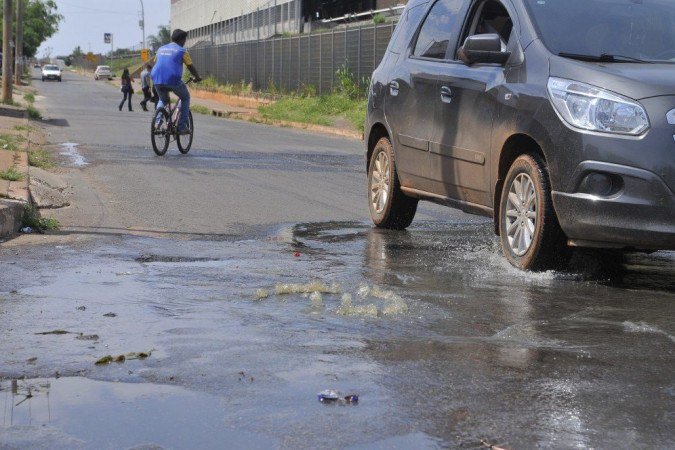 Um país com esgoto a céu aberto perde potencial turístico, deixa de criar empregos e negligencia a saúde do povo - (foto: Minervino Junior/CB/D.A Press) Um país com esgoto a céu aberto perde potencial turístico, deixa de criar empregos e negligencia a saúde do povo - (foto: Minervino Junior/CB/D.A Press)