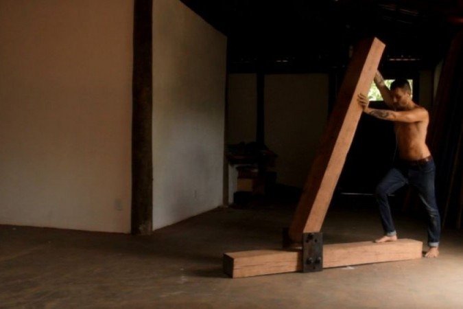 Obras do artista João Trevisan selecionadas para o 25º Salão Anapolino. Na foto, objeto que comporta pelo dialogo - video performance - (foto: Joao Trevisan/Divulgação) Obras do artista João Trevisan selecionadas para o 25º Salão Anapolino. Na foto, objeto que comporta pelo dialogo - video performance - (foto: Joao Trevisan/Divulgação)