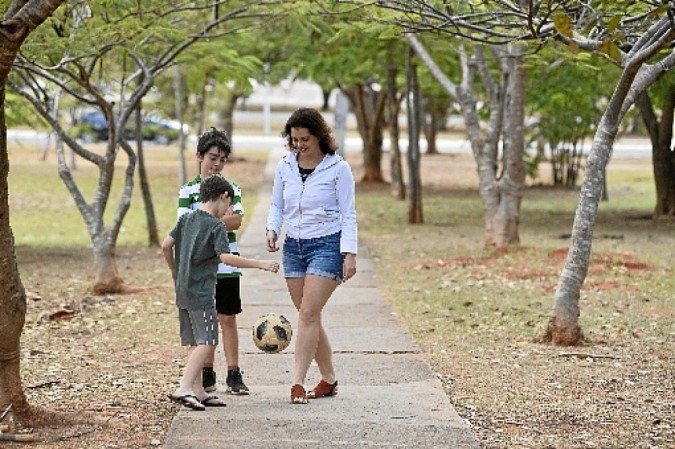 A família de Verena Hitner passou a caminhar pela quadra todo fim de tarde