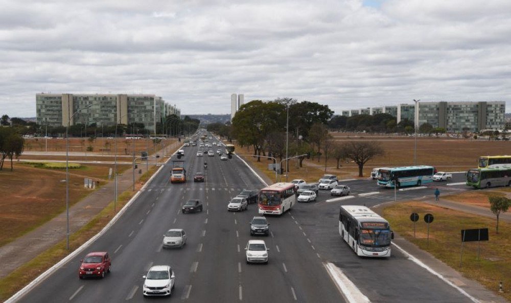 Manhã é de céu nublado, mas chuvas intensas são esperadas no DF 