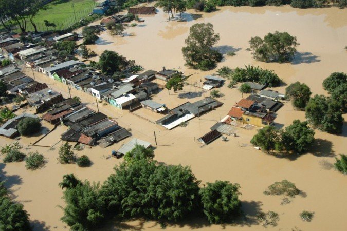 Um dos primeiros projetos a ser colocado em prática com o dinheiro francês serão obras para melhorar a estrutura em cidades mineiras afetadas por alagamentos no início do ano - (foto: Jackson Romanelli/EM/D.A Press) Um dos primeiros projetos a ser colocado em prática com o dinheiro francês serão obras para melhorar a estrutura em cidades mineiras afetadas por alagamentos no início do ano - (foto: Jackson Romanelli/EM/D.A Press)