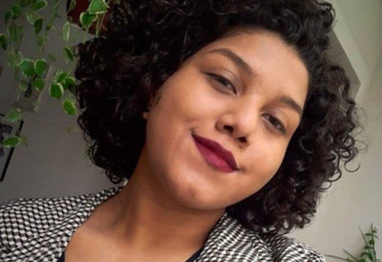 Myllena Alves dos Reis conta com o equipamento fornecido pela Unb para conseguir assistir &agrave;s aulas remotas