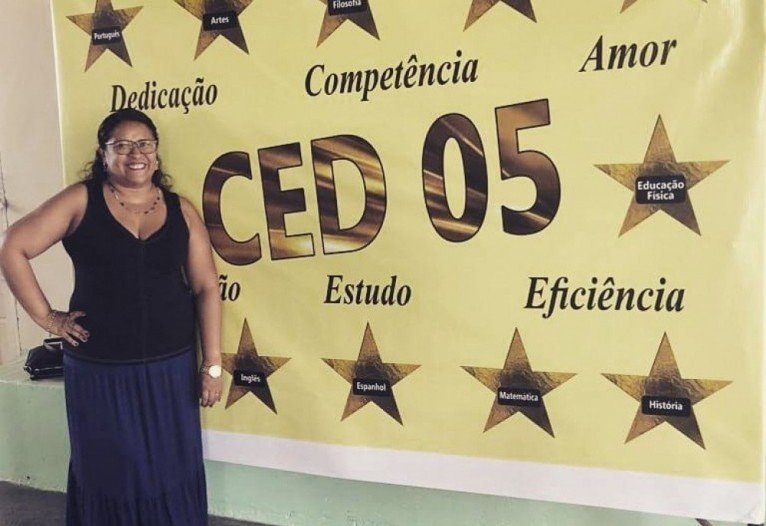 "Andamos tão cheio de preparação de atividades e atendimento a alunos que não temos tempo nem de pensar no psicológico", diz Gabriela Gonçalves