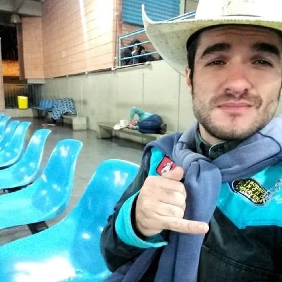 Jackson Fernando dos Santos Oliveira, de 27 anos, morreu afogado no interior de São Paulo na frente de amigos e familiares  -  (crédito: Reprodução/Facebook)