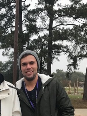 André já perdeu o emprego e corre o risco de perder as bolsas de estudo