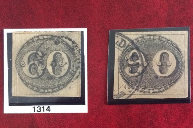 Dois selos da série Olho de Boi, da coleção de Lauro.