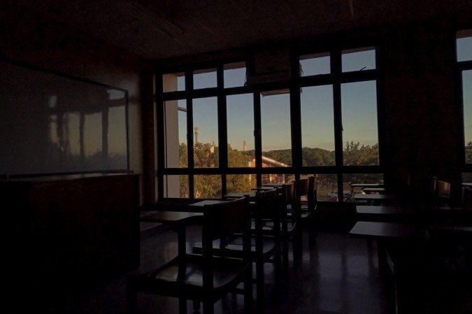 A decisão de suspensão da retomada de aulas presenciais não abrange creches e instituições particulares de ensino superior -  (crédito: Jules A/ Unsplash)