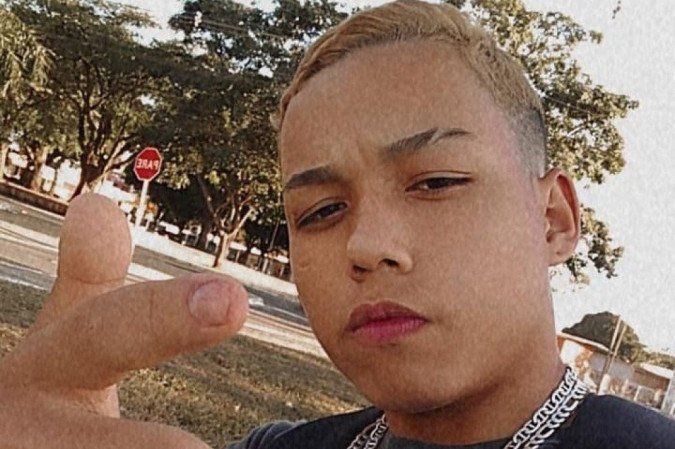 Andrew estava com um amigo na Orla do Lago Veredinha 