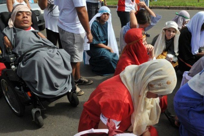 Alexandre Ferreira Abade, participa da encenana&ccedil;&atilde;o da via crucis, durante a via sacra realizado em Sobradinho.