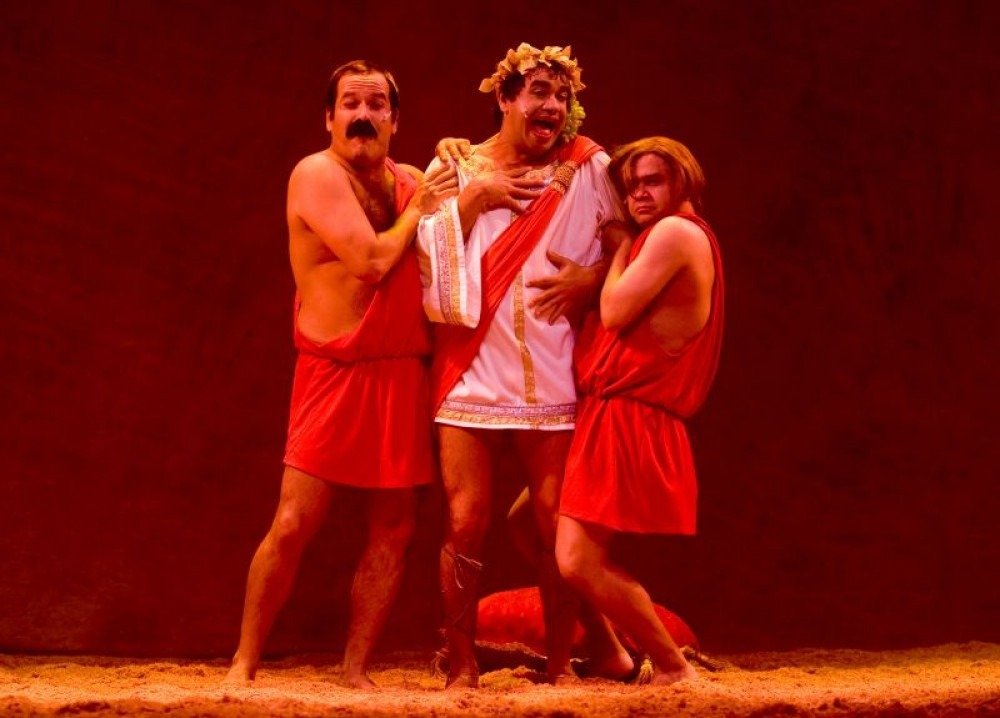 Cena do espetáculo 'Hermanoteu na Terra de Godah'