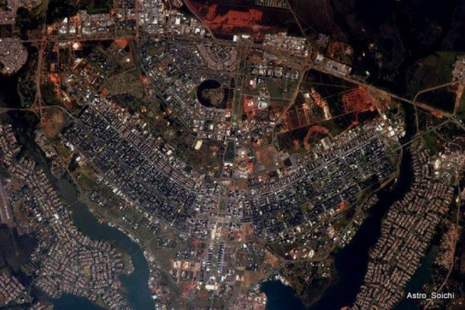 Brasília vista da Estação Espacial Internacional durante uma das passagens do laboratório sobre a capital - (foto: Soichi Noguchi/Reprodução) Brasília vista da Estação Espacial Internacional durante uma das passagens do laboratório sobre a capital - (foto: Soichi Noguchi/Reprodução)