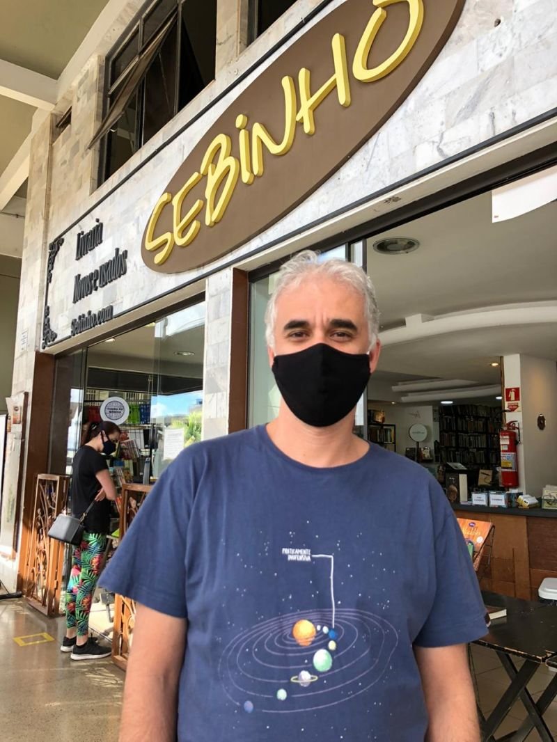 Henrique Alves no Sebinho Livraria, Cafeteria e Bistrô, na 406 norte