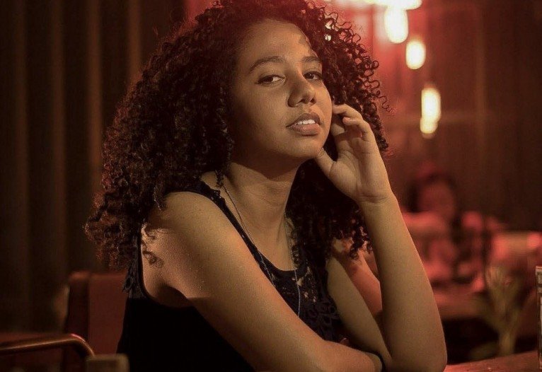 A estudante de medicina veterinária Cibele Cristina Amaral procura formas de complementar as aulas