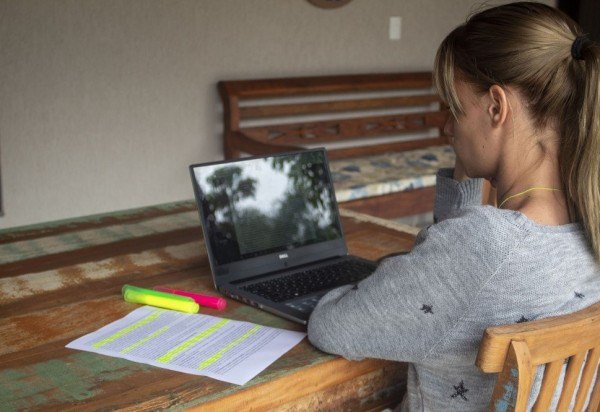 A iniciativa oferece aulas e um e-book