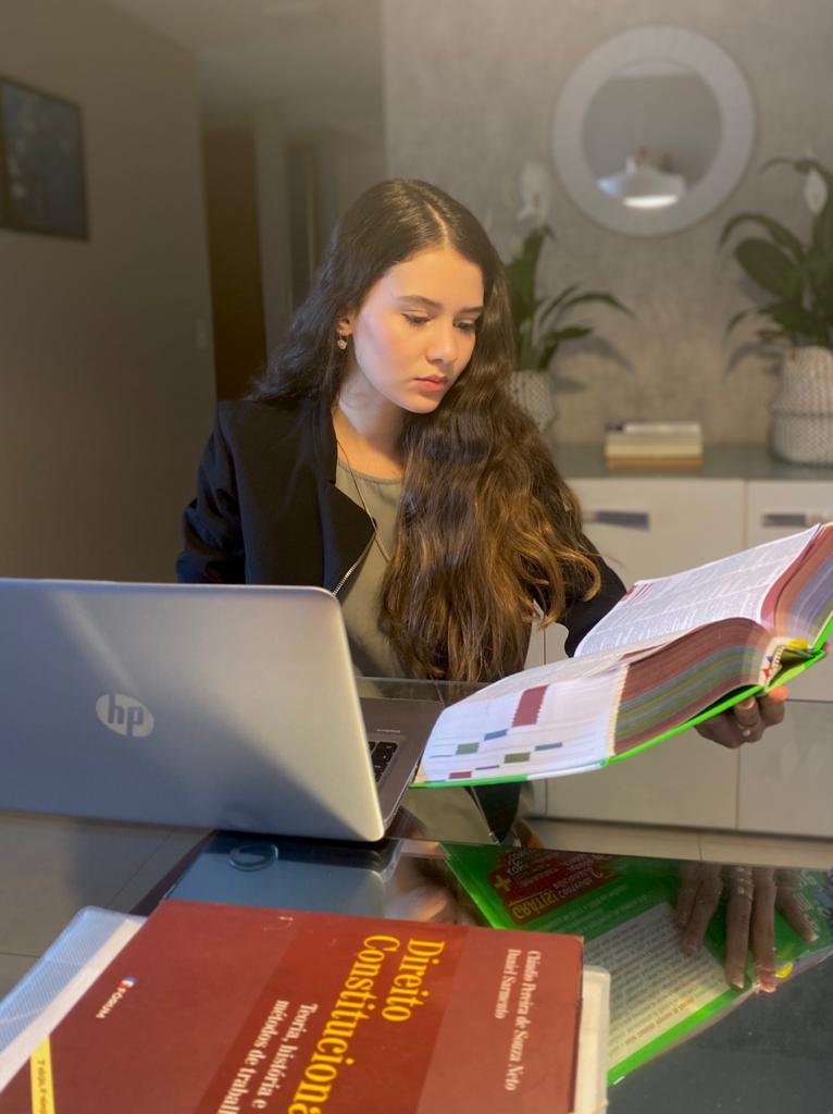  A estudante de direito da UnB Aila Cosme teve a primeira experiência profissional no programa de estágio