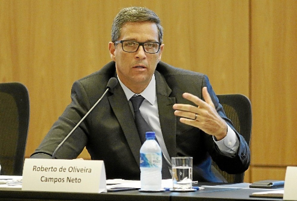 Campos Neto minimiza saída de capital estrangeiro do país