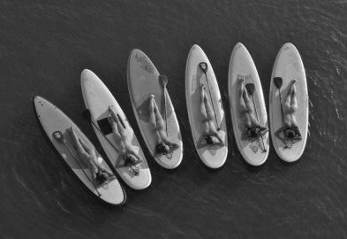 Guardiões do Lago: Calendário lançado com fotos de atletas, artistas e ecologistas nus chama atenção para degradação do Lago Paranoá.