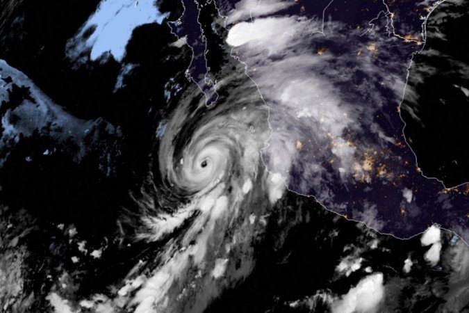 (foto: RAMMB / NOAA / NESDIS / AFP) (foto: RAMMB / NOAA / NESDIS / AFP)