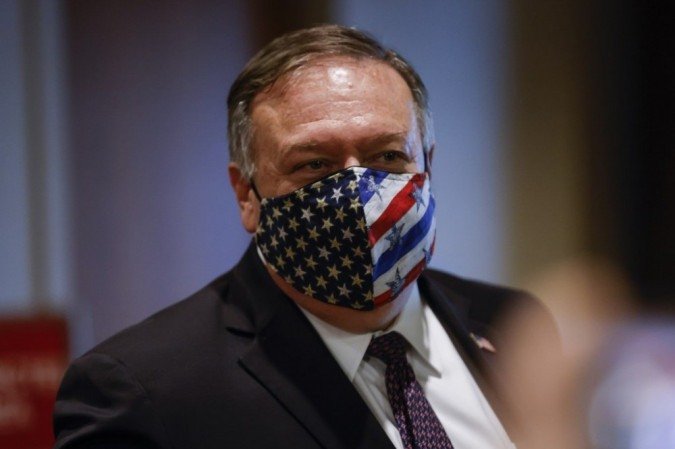 O secretário de Estado dos Estados Unidos, Mike Pompeo, sai de uma reunião com membros do Conselho de Segurança da ONU sobre o suposto descumprimento do Irã com um acordo nuclear nas Nações Unidas em Nova York, em 20 de agosto de 2020. - (foto: MIKE SEGAR / POOL / AFP) O secretário de Estado dos Estados Unidos, Mike Pompeo, sai de uma reunião com membros do Conselho de Segurança da ONU sobre o suposto descumprimento do Irã com um acordo nuclear nas Nações Unidas em Nova York, em 20 de agosto de 2020. - (foto: MIKE SEGAR / POOL / AFP)
