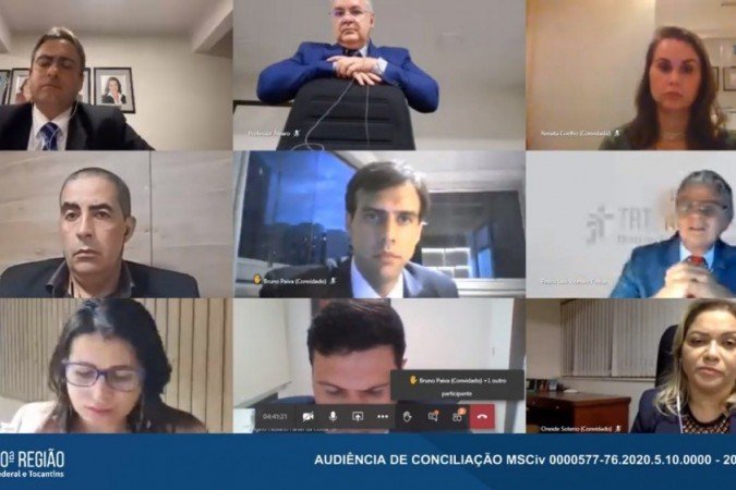 Após seis horas de audiência de conciliação, reunião entre sindicatos, Ministério Público do Trabalho e GDF é suspensa. Discussão continuará na próxima segunda-feira (24/8) - (foto: Reprodução / Youtube) Após seis horas de audiência de conciliação, reunião entre sindicatos, Ministério Público do Trabalho e GDF é suspensa. Discussão continuará na próxima segunda-feira (24/8) - (foto: Reprodução / Youtube)