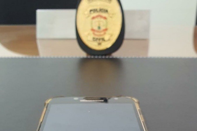 No celular do suspeito, a polícia encontrou cerca de 200 vídeos infantis pornográficos - (foto: PCDF/Divulgação) No celular do suspeito, a polícia encontrou cerca de 200 vídeos infantis pornográficos - (foto: PCDF/Divulgação)