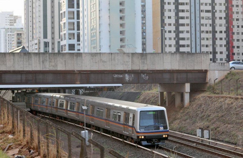 Após rompimento de cabos, metrô segue em manutenção nesta sexta-feira