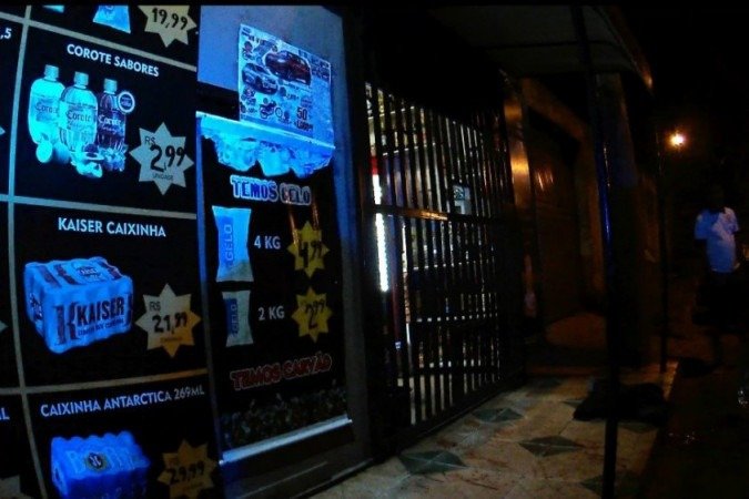 O motoboy ainda estava em cima do veículo quando foi esfaqueado - (crédito: Material cedido ao Correio) O motoboy ainda estava em cima do veículo quando foi esfaqueado - (crédito: Material cedido ao Correio)