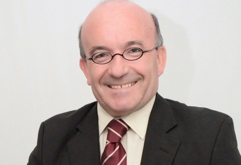 "A medida que o imposto cresce, é tirado de as pessoas a chance de poder investir na educação", comenta Ademar Batista Pereira, presidente da Federação Nacional das Escolas Particulares (Fenep).