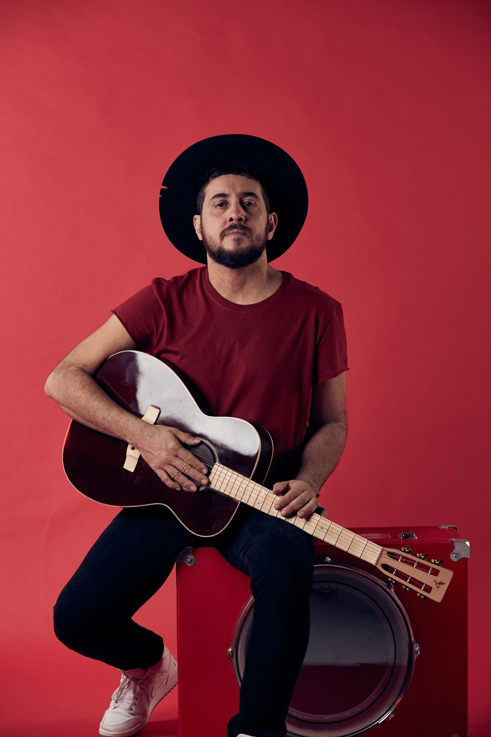 Com álbum novo e live, Rodrigo Suricato prepara projeto ambicioso