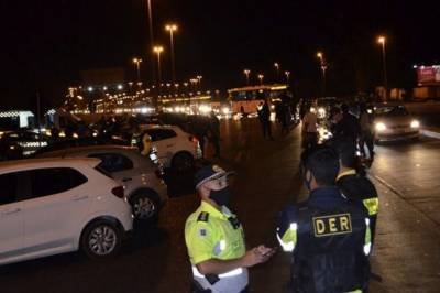 Motociclista reage ao ser parado em blitz e agride policial no Gama21/08/2020 Credito : PMDF/divulga&ccedil;&atilde;o - De acordo com a Pol&iacute;cia Militar, o homem ficou agressivo ap&oacute;s o teste do baf&ocirc;metro, que indicou 0,73mg/L. Aalgemado, ele deu uma cabe&ccedil;ada em um policial