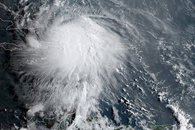 (foto: FOLHETO / RAMMB / NOAA / NESDIS / AFP) (foto: FOLHETO / RAMMB / NOAA / NESDIS / AFP)