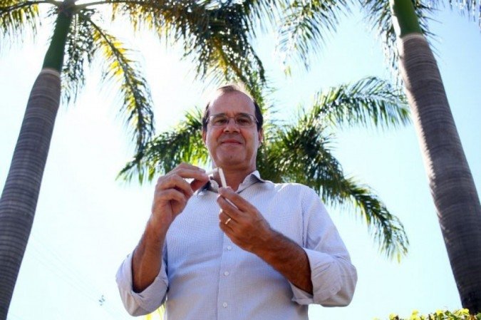 Revista. Pessoas que estão tentando parar de fumar. André Sanches chegou a parar de fumar, mas voltou durante a pandemia.