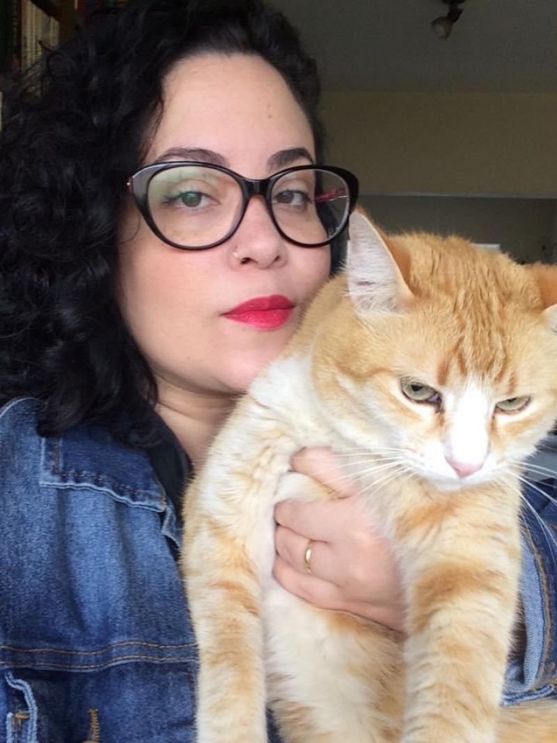 Beatriz Saldanha e o gato Jérôme 
