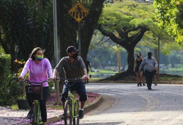 Lazer no Parque do Ibirapuera ap&oacute;s a flexibiliza&ccedil;&atilde;o do isolamento social durante a pandemia de covid-19.