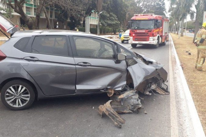 A criança foi encaminhada ao hospital com escoriações leves e um corte na boca - (foto: Divulgação / CBMDF) A criança foi encaminhada ao hospital com escoriações leves e um corte na boca - (foto: Divulgação / CBMDF)