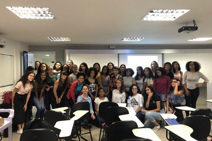 Primeira edição do programa foi realizada presencialmente. O curso tem como objetivo auxiliar na firmação cidadã de meninas do ensino médio - (foto: Acervo do IDP) Primeira edição do programa foi realizada presencialmente. O curso tem como objetivo auxiliar na firmação cidadã de meninas do ensino médio - (foto: Acervo do IDP)