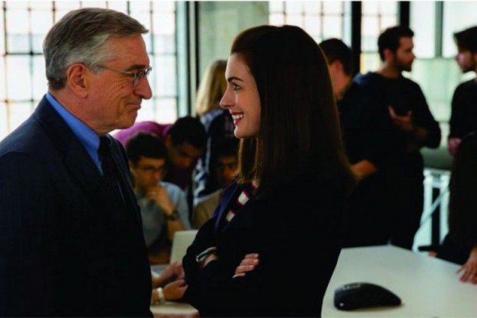 O longa é protagonizado por Robert de Niro e Anne Hathaway - (crédito: Warner/Divulgacao) O longa é protagonizado por Robert de Niro e Anne Hathaway - (crédito: Warner/Divulgacao)